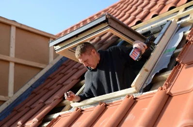 Pose de fenêtres de toit Velux à Thiolières